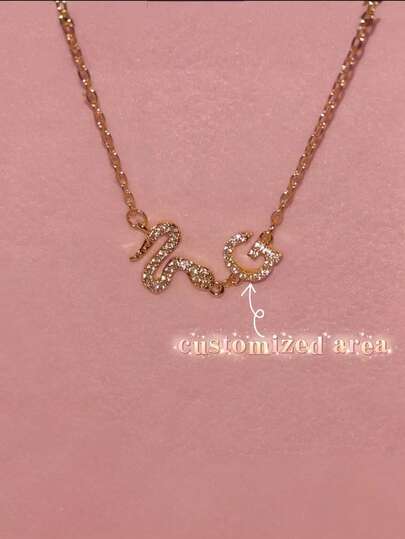 Dây chuyền hình rắn đính kim cương toàn bộ, vòng cổ thiết kế mang vẻ đẹp quý phái và phong cách độc đáo - Quà tặng sinh nhật/Lễ tình nhân cho bạn gái hoặc bạn thân. Phù hợp cho cả đi làm hàng ngày và hẹn hò, giúp làm trắng da và thon gọn. Đá Zirconia cao cấp không phai màu, trang sức bùa may mắn năm rắn. Vòng cổ choker kiểu dáng nhẹ nhàng, tôn lên tông da ấm áp, trang sức cao cấp giá cả phải chăng dành cho sinh viên, kèm hộp quà tặng trang trọng.