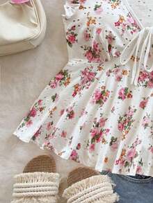 Camiseta de mujer con patrón de flores pequeñas sobre telas texturizadas, cuello en V con nudo delantero, para vacaciones de verano, tiempo libre y vuelta al colegio - Multicolor - Ver 3