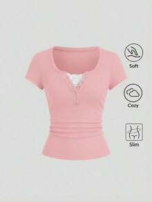 Camiseta de manga corta de unicolor con recorte de encaje de ojal semi-abierto para mujer, estilo urbano - Rosa - Ver 8