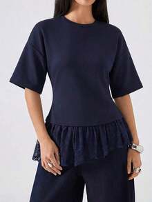 Camiseta de mujer de unicolor con cuello redondo, hombros caídos, manga corta, parche de encaje, bajo irregular con volantes - Azul marino - Ver 6