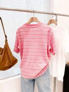 Camiseta de mujer talla grande con estampado digital a rayas de colores y bordado de fresa, regalo para amigos - Blanco - Ver 2