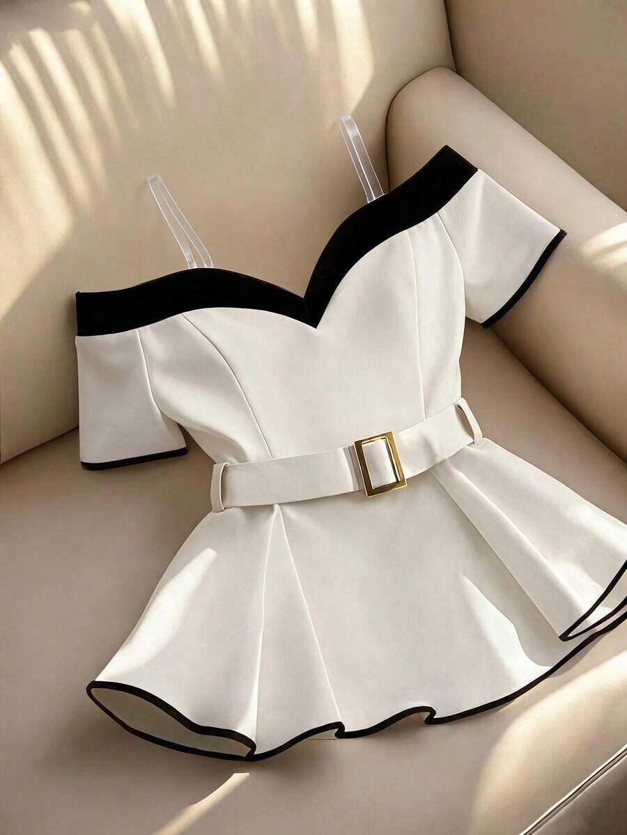 Blusa elegante y de moda para mujer, con diseño minimalista y versátil, con contraste de color negro y blanco, decoración de hebilla metálica y volantes en el bajo, para el verano - Beis - Ver 1