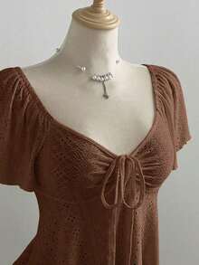 Blusa casual versátil de estilo francés para mujer, de punto puro blanco, con cuello en V, cordón y manga corta ajustada - Café integral - Ver 3