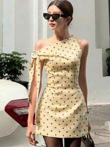 Vestido mini ajustado con estampado de lunares asimétrico y tirantes, elegante negro para primavera/verano - Amarillo claro - Ver 8