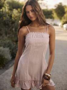 -F Vestido mini de mujer con cuello recto a rayas, cuello con volantes, busto fruncido, tirantes finos, ajustado y acampanado con volante en el bajo. Vestido lindo para uso diario, vacaciones. Vestido rosa a rayas, vestido de verano mini - Rosa - Ver 9