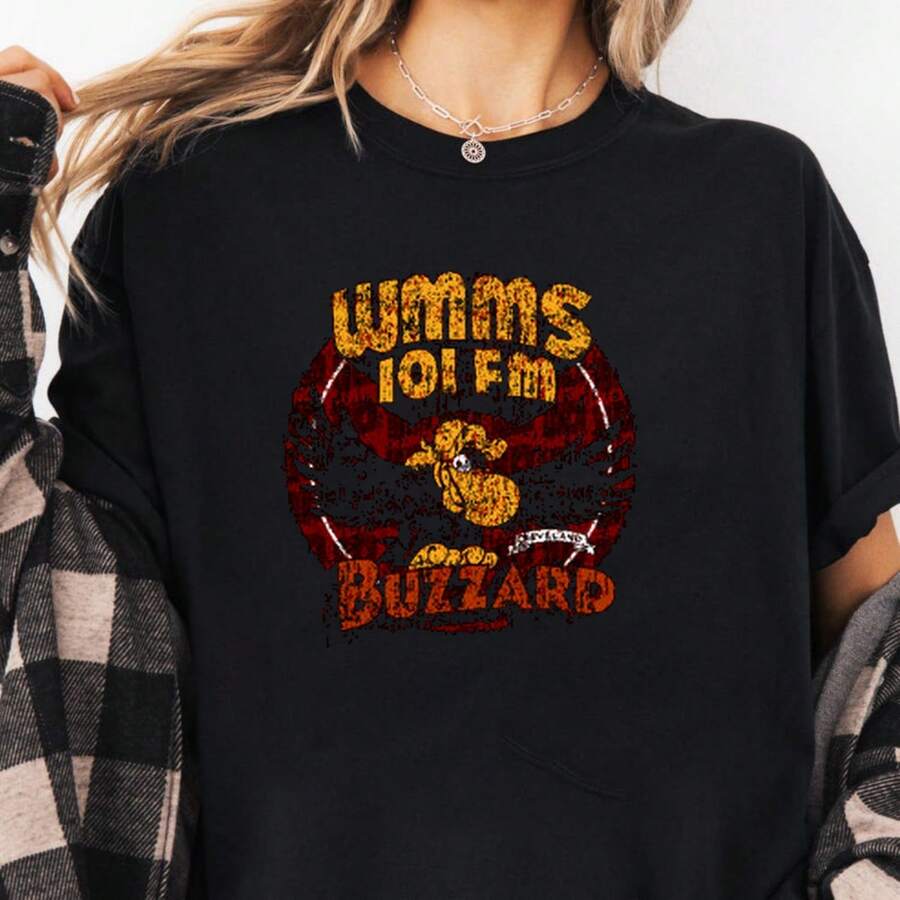 Buzzard's Nest RE1coR1DS 1976 T-Shirt 220g Foundation Of AL1Godn Men's, 220g Of Pure Comfort. Created For Every Human Being, Whether Woman Or Man. Consistent Fabric Of Optimal Quality, Prepared For Any Size, Soft To The Touch But Designed To Hold Up. Breathable Outerwear For Women, Autumn Sets, Holiday Outfits, New Year's Costumes For Her. - 黑色 - 查看 1