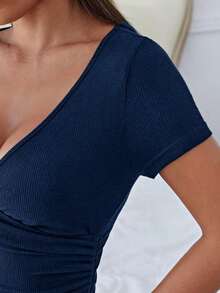 Camiseta ajustada de manga corta con cuello en V y fruncido de unicolor - Azul marino - Ver 5