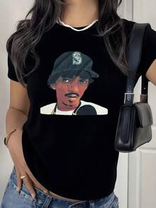 Artistic Face With A Modern Cap Symbolizing A Free Attitude And Urban Personality, Showing Confidence And Positive Energy. Ideal For Those Who Love Casual Fashion. Stylish And Comfortable Women's T-Shirt For Everyday Wear. - 黑色 - 查看 1