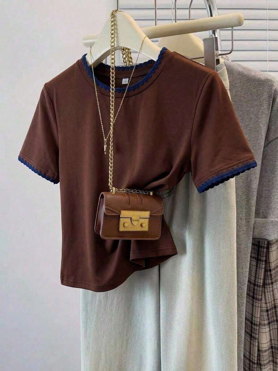 Camiseta casual de mujer de cuello redondo de manga corta a rayas, camiseta a rayas de estilo retro francés de color café, top de manga corta de cuello redondo estilizador y versátil, camiseta básica casual suave y pegajosa, top a rayas, pri - Marrón 2 - Ver 1