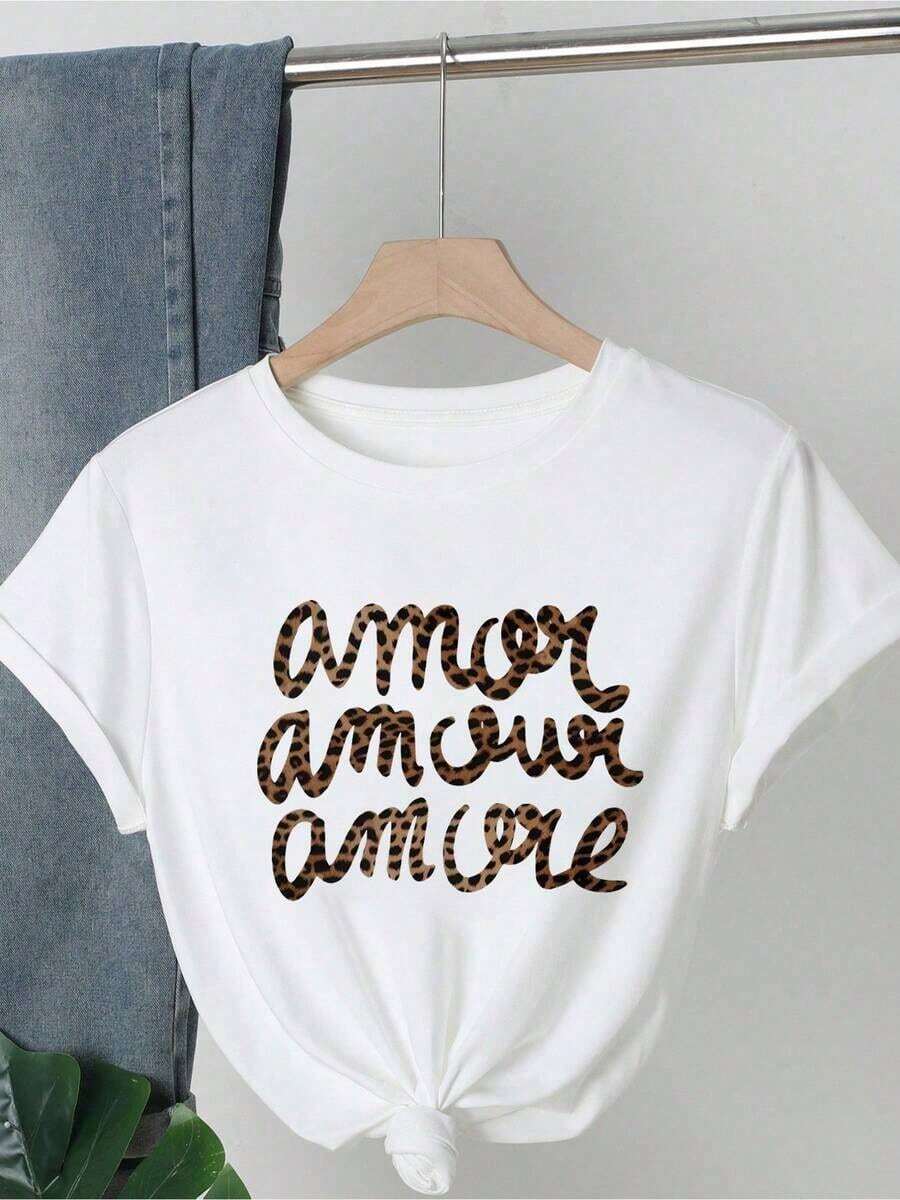 Limited EditionCamiseta de cuello redondo de manga corta blanca para mujer con diseño de eslogan con estampado de leopardo único, una blusa de punto casual con elasticidad media para el veranoLightweight Cotton - Blanco - Ver 1