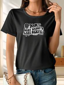 Classic Short-Sleeved T-Shirt, Printed With The Words "ON MY DADDY'S LAST NERVE", With A Round Neck Design, Perfect For Women's Summer Wardrobes And A Must-Have For Casual Outings And Autumn/Winter. A Hit. - 黑色 - 查看 3