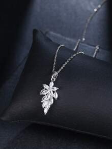 1pc Fashionable Niche Luxury Leaf Pendant Necklace, Minimalist Elegant Cubic Zirconia Inlaid Clavicle Chain, Suitable For Women's Daily Wear - Silver - View 5