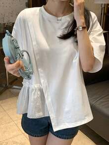 Camiseta casual de mujer para el verano con cuello redondo, manga corta, ajuste holgado y dobladillo con volantes y un solo unicolor - Blanco - Ver 6