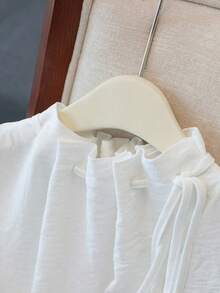 Blusa blanca elegante sin mangas, de cintura elástica y cuello suelto con cordón, de tejido texturizado, para mujer, para primavera/verano.Blusas y tops para mujer de cuello cerrado, blusas casuales y modernas para el verano - Blanco - Ver 7