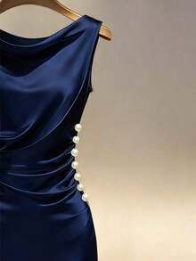 Vestido ajustado sin mangas con cuello drapeado de satén color dorado champán - Azul marino - Ver 3