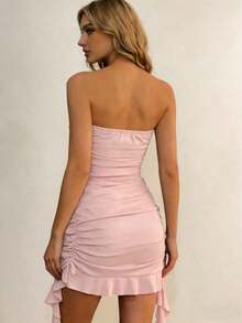 Vestido strapless ajustado de unicolor elegante francés, diseñado para mujeres de moda, con dobladillo asimétrico y faja fluida - perfecto para fiestas, vacaciones en la playa, festivales de música, salidas casuales, citas, etc.Vestido de unicolor, vestido de verano - Rosa Pálido - Ver 3