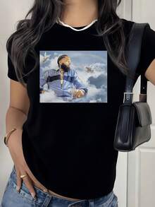 Figure Of A Man Sitting Among Clouds With A  Tone Surrounded By White Doves That Symbolize Peace, Freedom And Hope In The Sky With Soft And Harmonious Details. Women's Casual Modern Comfortable T-Shirt For Everyday Wear - 黑色 - 查看 8