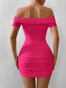 Vestido ajustado para mujer con hombros abiertos, manga corta y adornos con cuentas - Rosa Fucsia - Ver 2