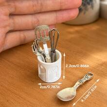 Set Penyimpanan Peralatan Dapur Miniatur - Dekorasi Dapur Rumah Boneka Skala 1:12 - Sendok, Garpu, Spatula, & Pengocok Miniatur dari Logam - Perlengkapan Fotografi Miniatur - Set dapur mini lima bagian - View 2