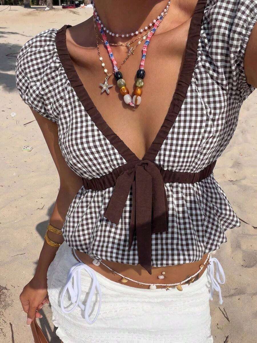 Blusa casual de mujer con cuello en V, estampado de cuadros y detalle de nudo en la parte delantera, de manga corta - Marrón - Ver 1