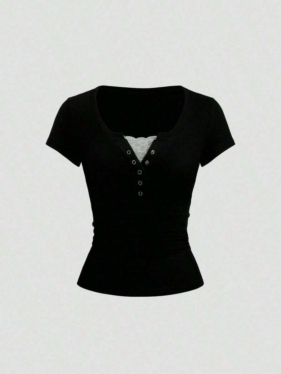Camiseta de manga corta de unicolor con recorte de encaje de ojal semi-abierto para mujer, estilo urbano - Negro - Ver 1