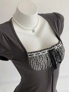 Blusa de verano elegante con volantes en el bajo, estampado de flores diminutas y parches - Gris Oscuro - Ver 7