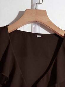 Blusa casual con cuello en V, mangas con volantes y pétalos - Café integral - Ver 3