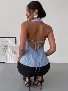 negra ajustada de estilo casual y elegante para la temporada de primavera/verano, con cuello asimétrico, sin mangas, escote halter, espalda descubierta y decoración de lazo - Azul y blanco - Ver 4