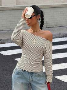 Camiseta ajustada con hombro asimétrico a rayas para mujeres, ideal para vacaciones de verano - Albaricoque - Ver 5