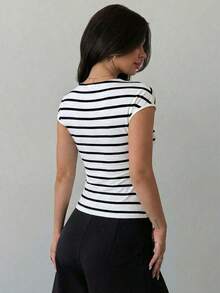 Camiseta ajustada con hombro asimétrico, cintura fruncida y decoración metálica, elegante y modesta para uso diario, color blanco, primavera/verano - Blanco y Negro 2 - Ver 2
