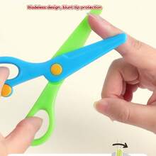 1 bộ dụng cụ cắt giấy vui nhộn (bộ thủ công nhẹ, đi kèm kéo an toàn) giúp rèn luyện sự tập trung và phối hợp tay mắt. Đây là sách cắt giấy nghệ thuật thủ công và thực hành kỹ năng sử dụng kéo. - Nhiều màu - Xem 7