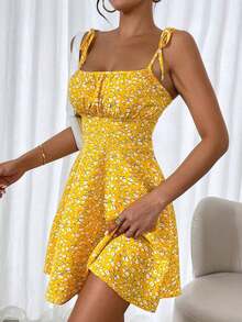 Vestido midi con estampado floral y tirantes anudados en los hombros, vestido bohemio sin espalda con nudo, busto fruncido sin mangas con tirantes finos, ajuste regular, vestido corto con estampado floral pequeño, para primavera/verano, uso diario - Amarillo - Ver 5