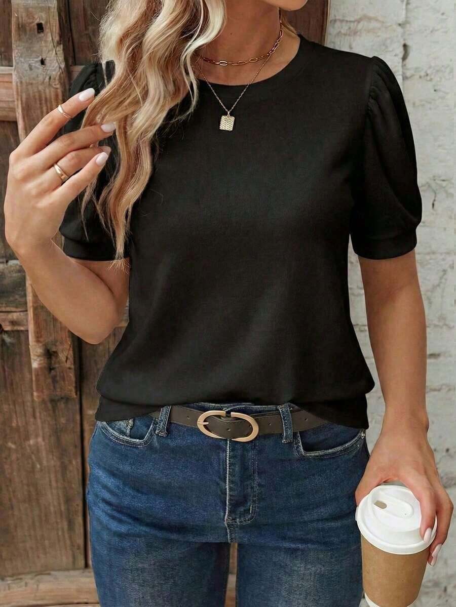 Camiseta básica de talla grande con cuello redondo, manga corta tipo globo, estampado de leopardo en color negro sobre base de color café, de estilo retro y casual - Negro - Ver 1
