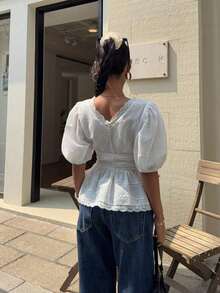 Blusa de mujer con pliegues, fruncido profundo y parches de encaje para vacaciones - Beis - Ver 2