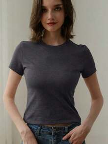 Camiseta de mujer de verano nueva, simple y casual, de corte ceñido y cuello redondo.Versátil y cómoda para el uso diario y las vacaciones. - Gris Oscuro - Ver 2