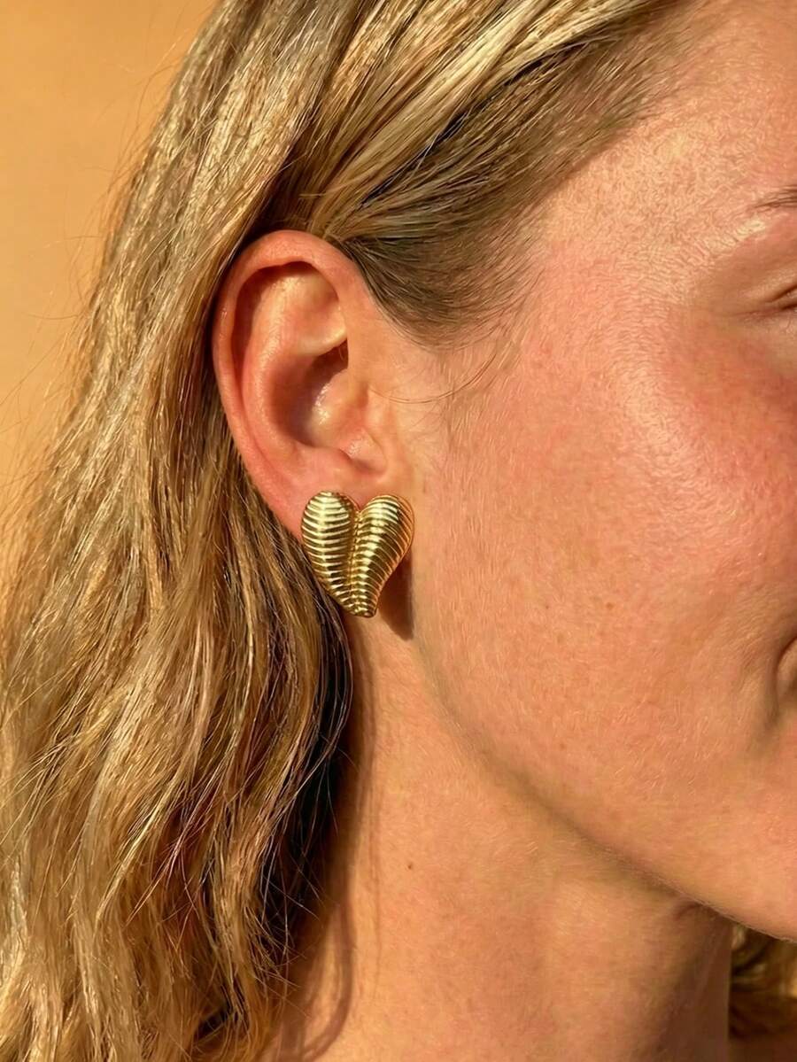 Pendientes vintage dorados para mujer, pendientes de botón con dije de corazón con textura acanalada de acero inoxidable, joyería de playa para vacaciones de verano, regalo de joyería diaria para mujer