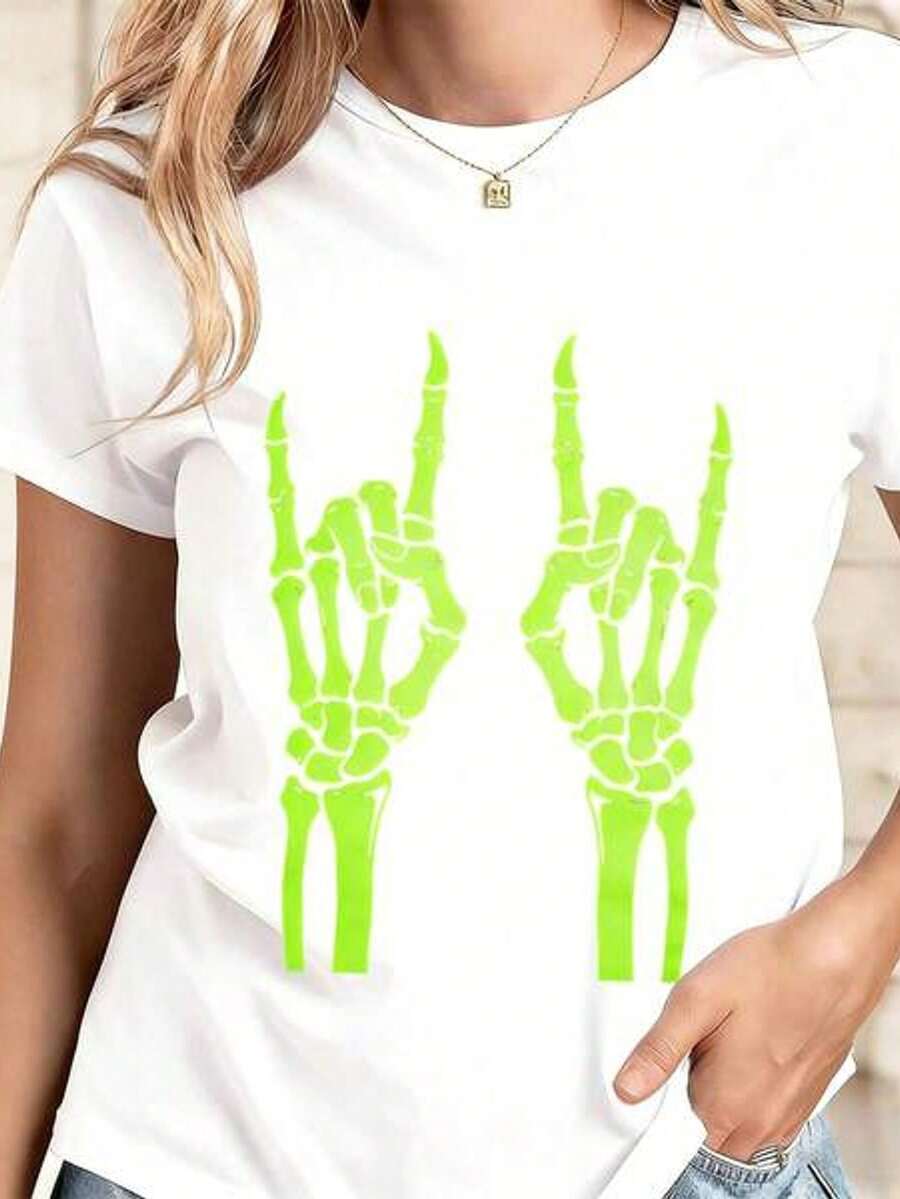 Camiseta de manga corta con estampado de esqueleto de manos en señal de rock en color verde neón sólido, estilo gótico y punk rock para mujer
