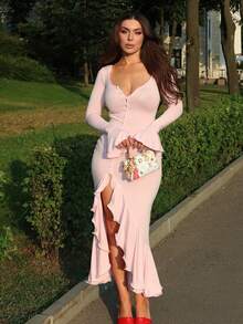 Sexy Maxi Dress In A Sexy Girl Style, Bell Sleeves, Fitted With Buttons And A Side Slit, Elegant European Fashion - 紅色 - 查看 12