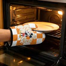 Găng tay lò nướng kẻ caro hình chuột Mickey của Disney, màu cam và trắng, dùng cho lò nướng, lò vi sóng, nồi hấp, chảo nóng, bảo vệ tay khỏi đồ dùng nấu nướng nóng. - Màu hỗn hợp - Xem 2