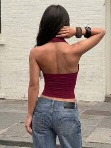 Camiseta corta con cuello halter, escote profundo en V, empalme de metal, espalda descubierta y plisados, adecuada para uso diario, ir al trabajo, citas, vacaciones, Día de San Valentín, verano casual - Burdeos - Ver 7