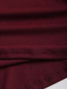 Camiseta de manga corta de unicolor con recorte de encaje de ojal semi-abierto para mujer, estilo urbano - Rojo - Ver 3
