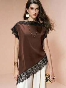 Blusa de mujer , de tela de piqué con lunares en blanco y negro, con empalme de encaje de unicolor y bajo asimétrico, elegante para citas y atuendos de verano - Café integral - Ver 7