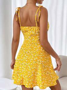 Vestido midi con estampado floral y tirantes anudados en los hombros, vestido bohemio sin espalda con nudo, busto fruncido sin mangas con tirantes finos, ajuste regular, vestido corto con estampado floral pequeño, para primavera/verano, uso diario - Amarillo - Ver 2