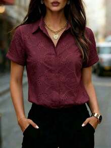 Blusa de mujer de unicolor de manga corta, semi-transparente de malla, con cuello de camisa y botones delanteros - Blusa casual de oficina de primavera y verano de poliéster ligero - Burdeos - Ver 1