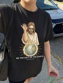 Edición Limitada: Camiseta Gráfica Cristiana para Mujer Be Salt Of Earth, con un diseño divertido de Jesús con gafas de sol, estilo casual y holgado de manga corta, cuello redondo retro de gran tamaño, camiseta de estilo urbano con inspiración religiosa para uso diario, iglesia, salidas informales, reuniones de fin de semana, regalo para creyentes cristianos. Algodón ligero. - Negro - Ver 2