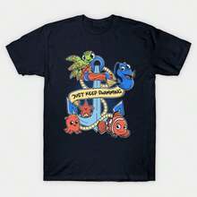 Keep Swimming TShirt220G Fundacin de AL1Godn masculina, 220 g de confort puro. CreA1DA1 Para todo ser humano, ya sea mujer u hombre. Tejido consistente de ptima C1Alidad, preparado para cualquier m1ontura, afelpado al contacto pero pensado para S1ostenerse. Prendas eriores transpirables de mujer, conjuntos otoales, vestuarios de vaC1Aciones, disfraces de new years para ella. - Negro - Ver 1