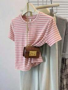 Camiseta casual de mujer de cuello redondo de manga corta a rayas, camiseta a rayas de estilo retro francés de color café, top de manga corta de cuello redondo estilizador y versátil, camiseta básica casual suave y pegajosa, top a rayas, pri - Rosa - Ver 1