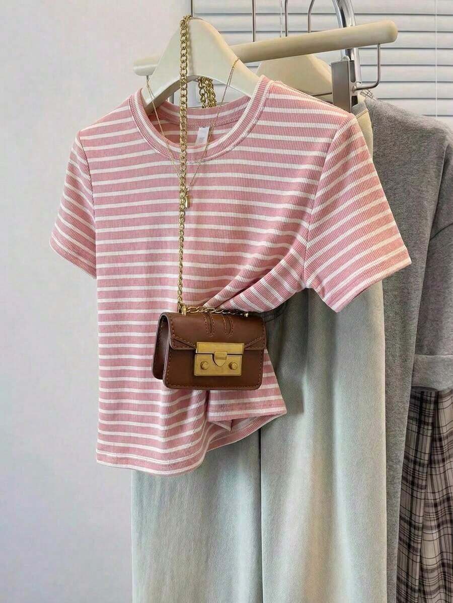Camiseta casual de mujer de cuello redondo de manga corta a rayas, camiseta a rayas de estilo retro francés de color café, top de manga corta de cuello redondo estilizador y versátil, camiseta básica casual suave y pegajosa, top a rayas, pri - Rosa - Ver 1