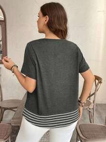 Camiseta casual de talla grande con bolsillo y rayas de contraste, prenda de vestir occidental estilo boho bohemio, top de festival de los 90, verano y primavera - Gris Oscuro - Ver 2