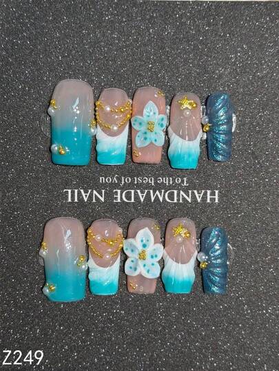 Móng tay giả thủ công, kiểu dáng vuông, dài vừa phải, màu xanh ngọc lam chuyển sắc, họa tiết hoa 3D, ngọc trai, dây chuyền vàng, lấp lánh kiểu nàng tiên cá, có thể tái sử dụng.
